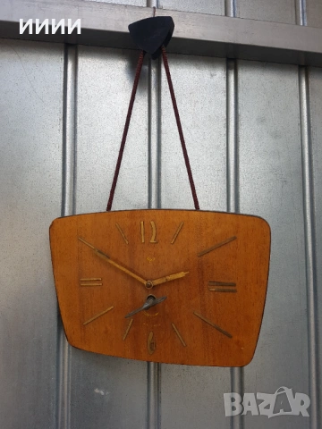 Стенен часовник Маяк , снимка 2 - Антикварни и старинни предмети - 54312714