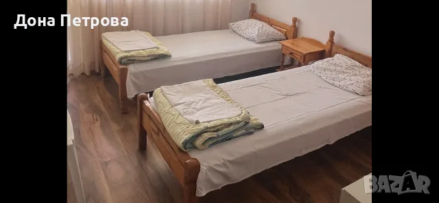 Продавам 3бр. единични дървени легла с матраци