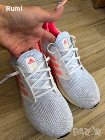 Оригинални Маратонки ADIDAS ULTRABOOST 20 ! 43 н, снимка 3 - Маратонки - 50822625