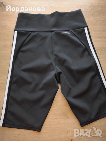 Къс спортен клин - Adidas, снимка 2 - Клинове - 54970851