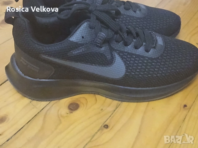 Маратонки NIKE 