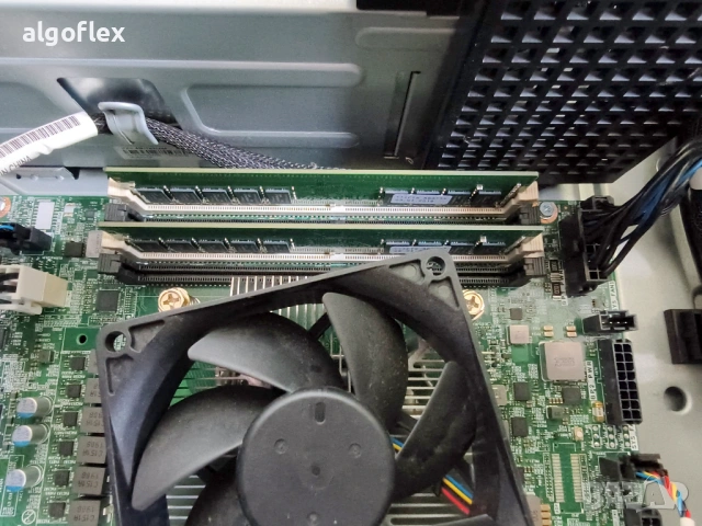 Офис сървър Lenovo ThinkSystem ST250 Tower 4LFF 7Y45 RAID 530-8i, снимка 10 - Работни компютри - 54453057