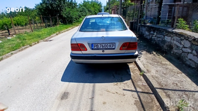 Мерцедес , снимка 4 - Автомобили и джипове - 54855590