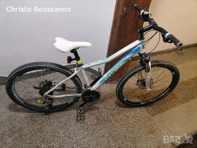 Продавам ВЕЛОСИПЕД CROSS FUSION LADY 27.5” 27 SPEED алуминиева рамка 6508, снимка 3 - Велосипеди - 55137266