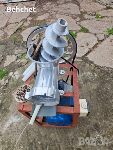 Месомелачка 32 алуминиева с електромотор , снимка 3 - Месомелачки - 54031926