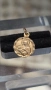 Златен медальон Света Богородица с Младенеца, снимка 1