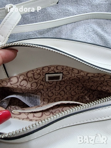Дамска чанта Guess , снимка 4 - Чанти - 54540627