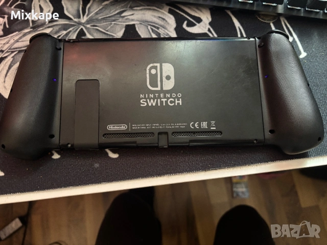 Nintendo Switch V1 (Modchip) + 128GB SD + Зарядно, снимка 3 - Nintendo конзоли - 54895107