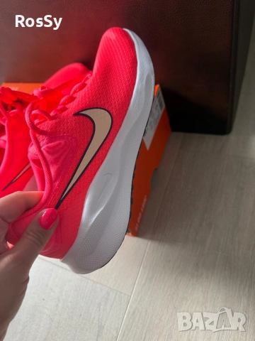 Дамски маратонки Nike Revolution 7, снимка 4 - Маратонки - 54607319
