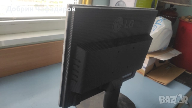 LCD монитор LG Flatron L1718S-SN, снимка 2 - Работни компютри - 54483986