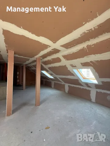 🏡 Продава се – Просторно таванско помещение в квартал Вароша, Търговище , снимка 5 - Апартаменти - 55443713