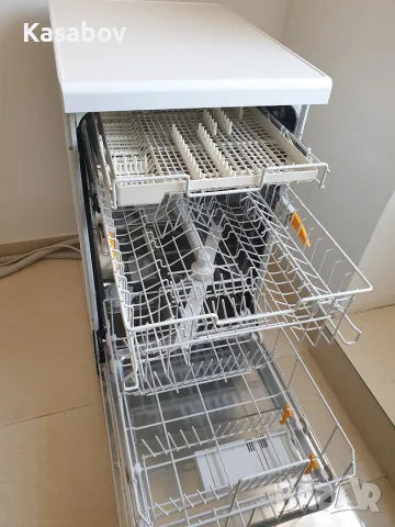 Miele Съдомиялна - 9 Комплекта - Свободностояща - 45см - Тясна, снимка 8 - Съдомиялни - 55469860