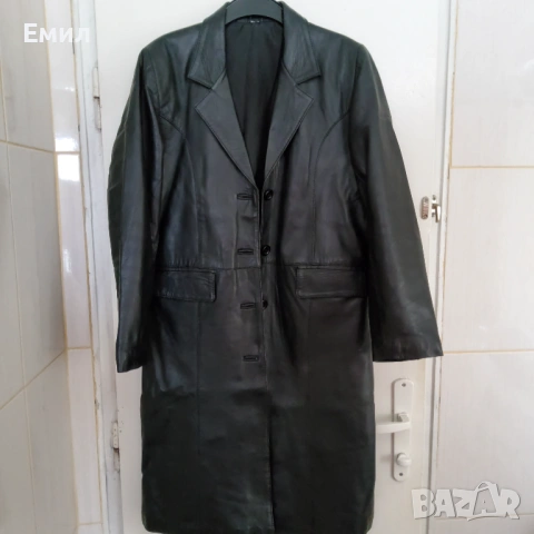 Продавам дамско кожено палто,сака,блузи