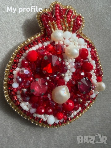 Уникална брошка Handmade - Нар с естествени перли , снимка 3 - Колиета, медальони, синджири - 54053662