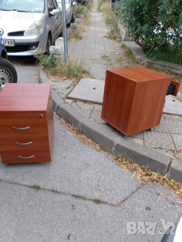 офис шкаф на колела колелца made in italy 2 броя