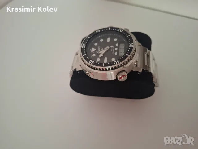 Продавам Мъжки часовник Seiko Prospex Solar ‘Arnie’ Hybrid Diver’s 40th Anniversary SNJ033P1, снимка 3 - Мъжки - 55593835