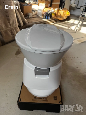 Керамична Тоалетна Dometic CT 4050 (Неразличим от нов) , снимка 2 - Химически тоалетни - 54392958