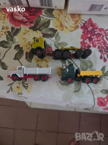Камиони 1:87-стари,пластмасови