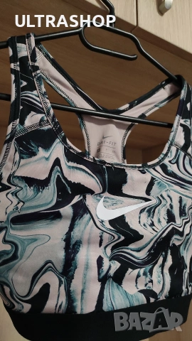 Дамски топ в отлично състояние Nike size S, снимка 3 - Корсети, бюстиета, топове - 55154650