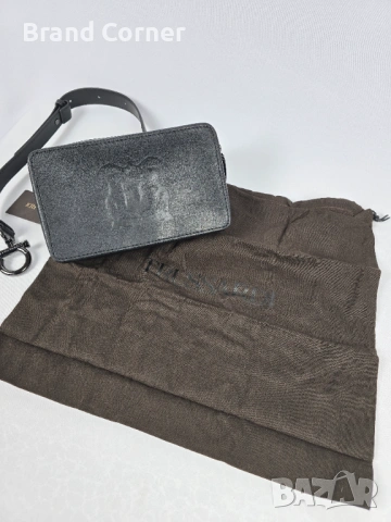 Нова дамска чанта Trussardi - черна, релефно лого и dust bag, снимка 8 - Чанти - 54408796