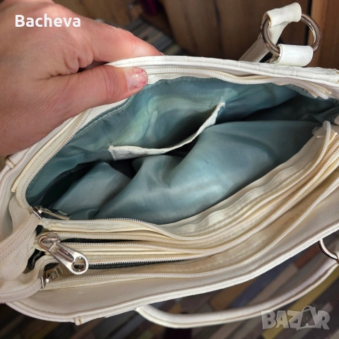 Средно голяма дамска чанта, снимка 3 - Чанти - 55016956