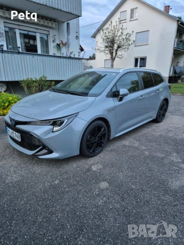 Продавам Toyota Corolla hybrid 1.8 Sedan