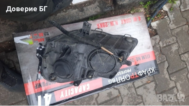 Продавам оригинален преден ляв фар (шофьорски) за Volkswagen Polo 9N. Фарът е марка Valeo, снимка 2 - Части - 54111018