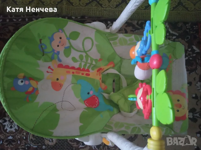 бебешка люлка с играчки