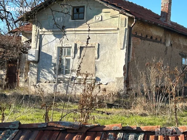 Продава керпичена къща