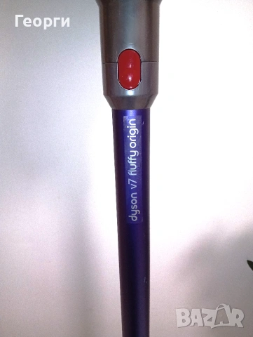 Отлична безжична Dyson V7 прахосмукачка с нова батерия и аксесоари, снимка 3 - Прахосмукачки - 52776402