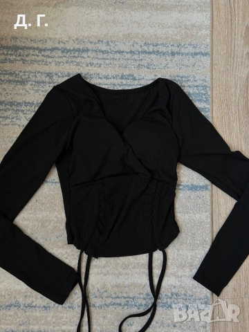 Черна блуза с подплънки