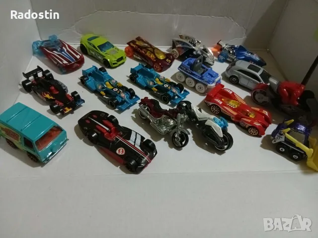Hot Wheels и Matchbox колички, снимка 4 - Коли, камиони, мотори, писти - 55694267