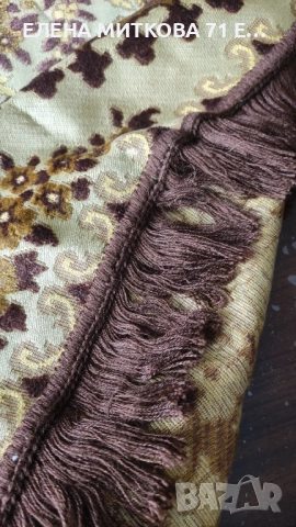 Тежка покривка за маса с релефни плюшени флорални мотиви, снимка 3 - Покривки за маси - 54213615