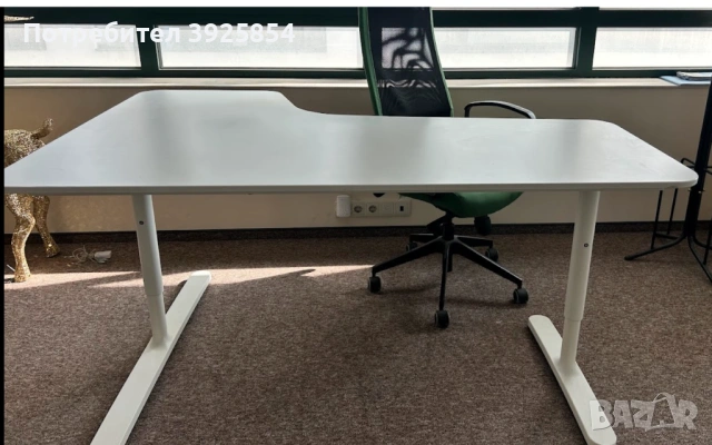 Бюро запазено, с регулируема височина