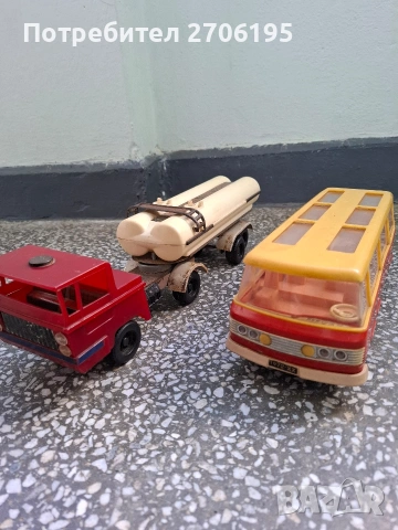 Соц играчки камион и автобус