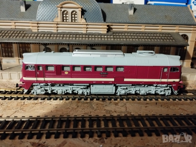 Дизелов локомотив Roco BR120 HO 1/87, снимка 3 - Колекции - 54407874