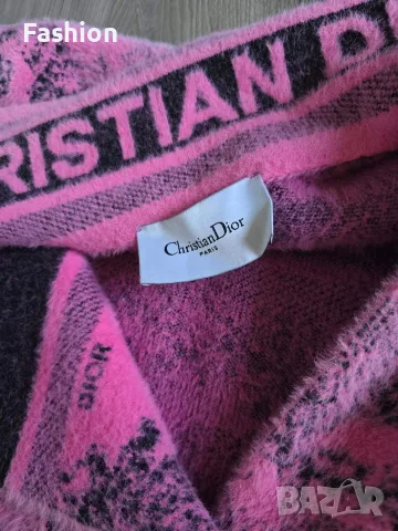 Луксозно палто + шал CHRISTIAN DIOR. Има джобове. , снимка 4 - Палта, манта - 55312370