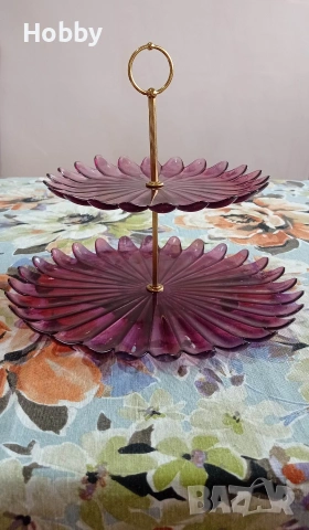 Стъклен поднос за сладки