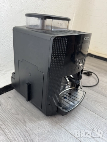 Компактен Кафеавтомат Krups Essential EA8170 (15 Bar, LCD Дисплей, Мелачка), Кафемашина, снимка 2 - Кафемашини - 55335234