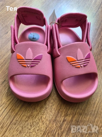 Adidas нови оригинални детски сандали