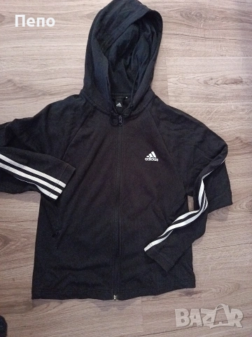 Горнището Adidas 