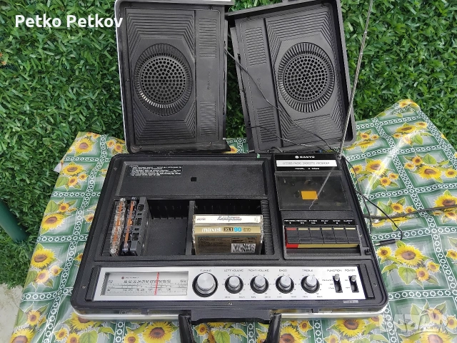 Продавам един антрактивен Касетофон за Пикник ( SANYO G 2600 JAPAN 1975г) , снимка 4 - Радиокасетофони, транзистори - 54542590