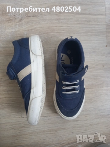 Спортни текстилни обувки за момче.