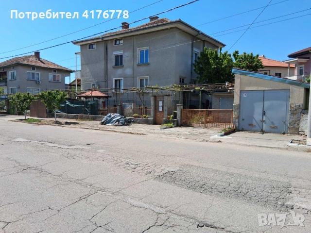 Продава имот в гр. Баня - 2 етажа от къща