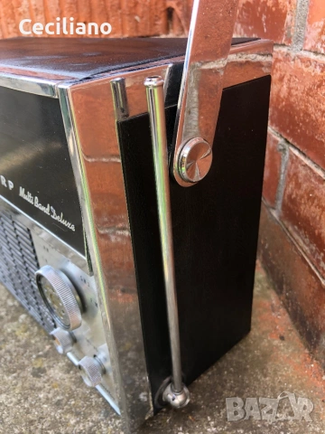 1968 Sharp Multiband Deluxe Radio -Condition Black and Chrome-Ретро радио, снимка 5 - Радиокасетофони, транзистори - 54801670