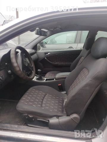 Продавам Mercedes C 220 Дизел 2001, снимка 6 - Автомобили и джипове - 54389465