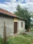 Продавам къща с двор в кв.Драгановец.., снимка 2
