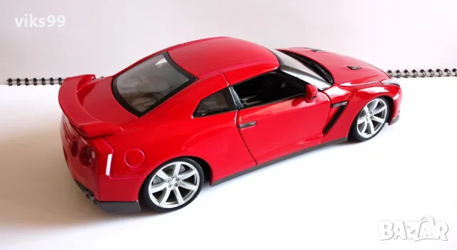 Nissan GT-R 2009 Bburago DIAMOND Мащаб 1:18, снимка 5 - Колекции - 55626301