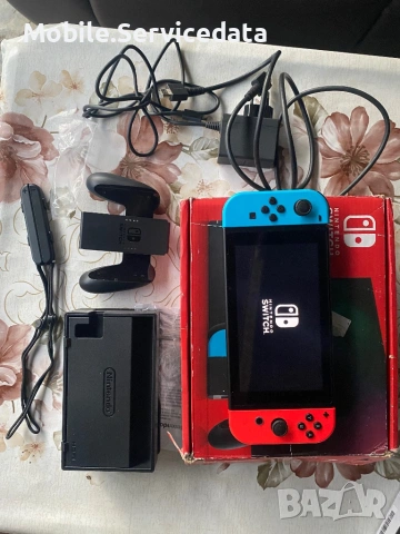 Nintendo Switch V2 + ПЪЛЕН ОРИГИНАЛЕН КОМПЛЕКТ / ЗА РЕМОНТ
