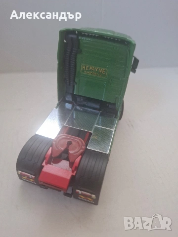Колекционерски камион Volvo FH12 H.E. Payne – Cararama (1:50), снимка 4 - Колекции - 54808515
